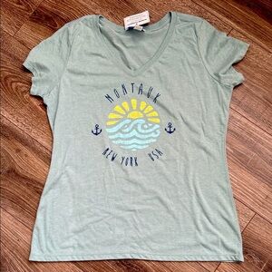 Montauk New York Graphic v-neck Tee in Green size large